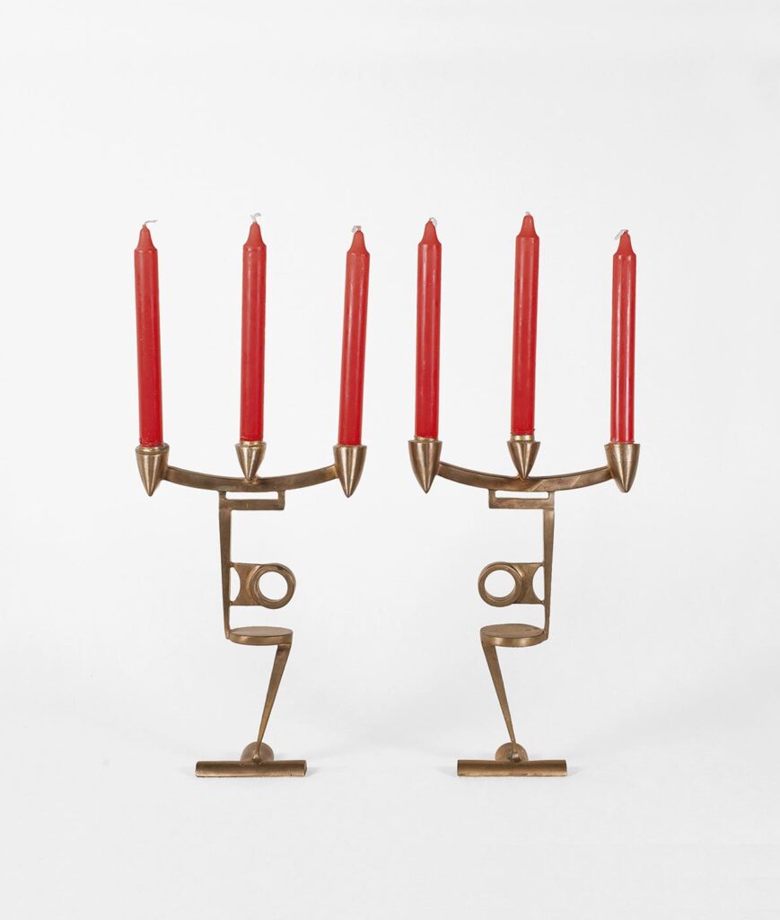 Deux bougeoirs - 1965, bronze doré, 30x20 cm